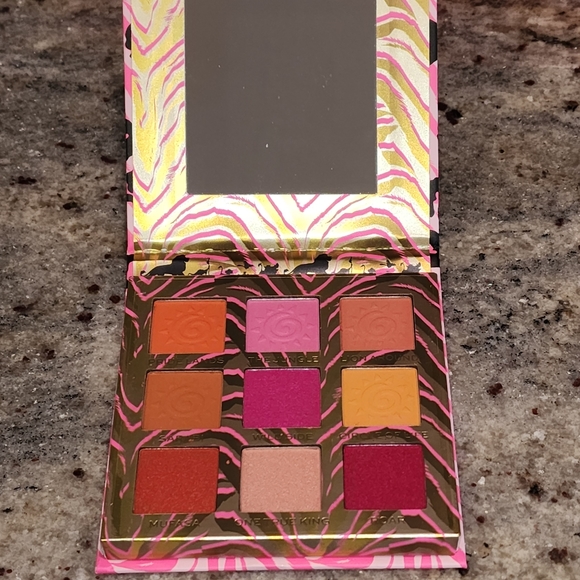 BNIB🦁Disney's The Lion King Revolution I Walk on the Wild Side Shadow Palette - Picture 6 of 8